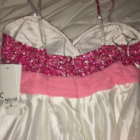 Homecoming or prom dress - Picture 7 of 8